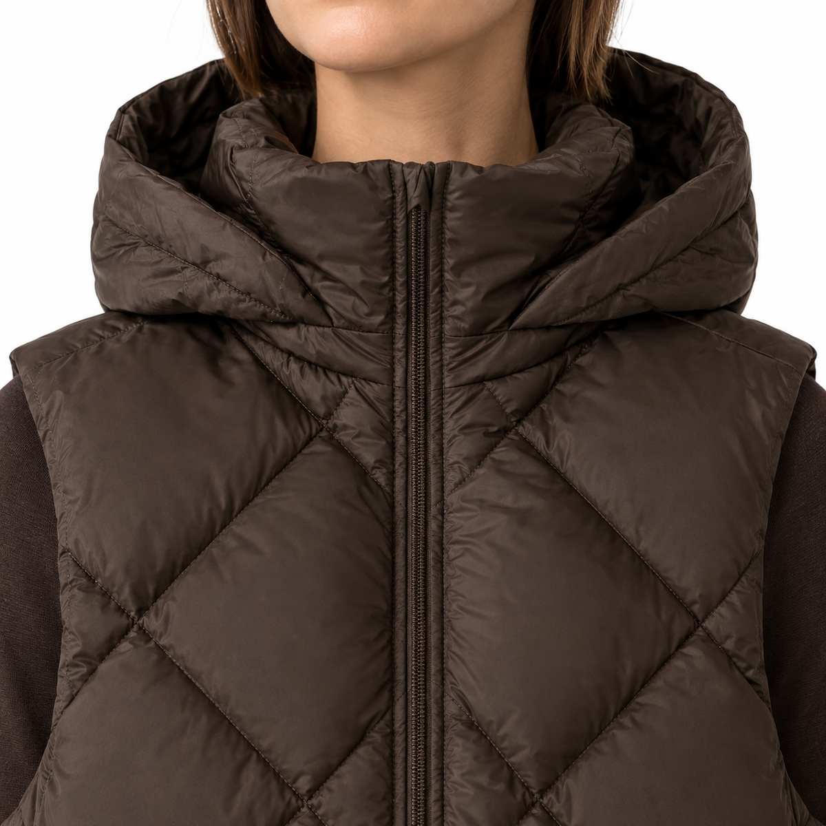 The Iris Quilted Gilet - 深棕色 - hood zip detail