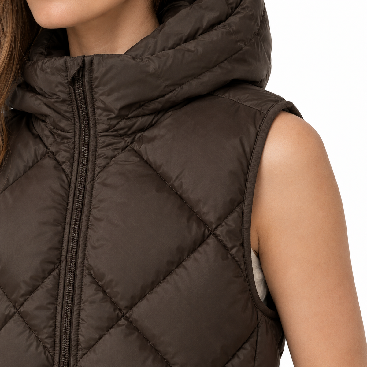 The Iris Quilted Gilet - 深棕色 - armhole detail