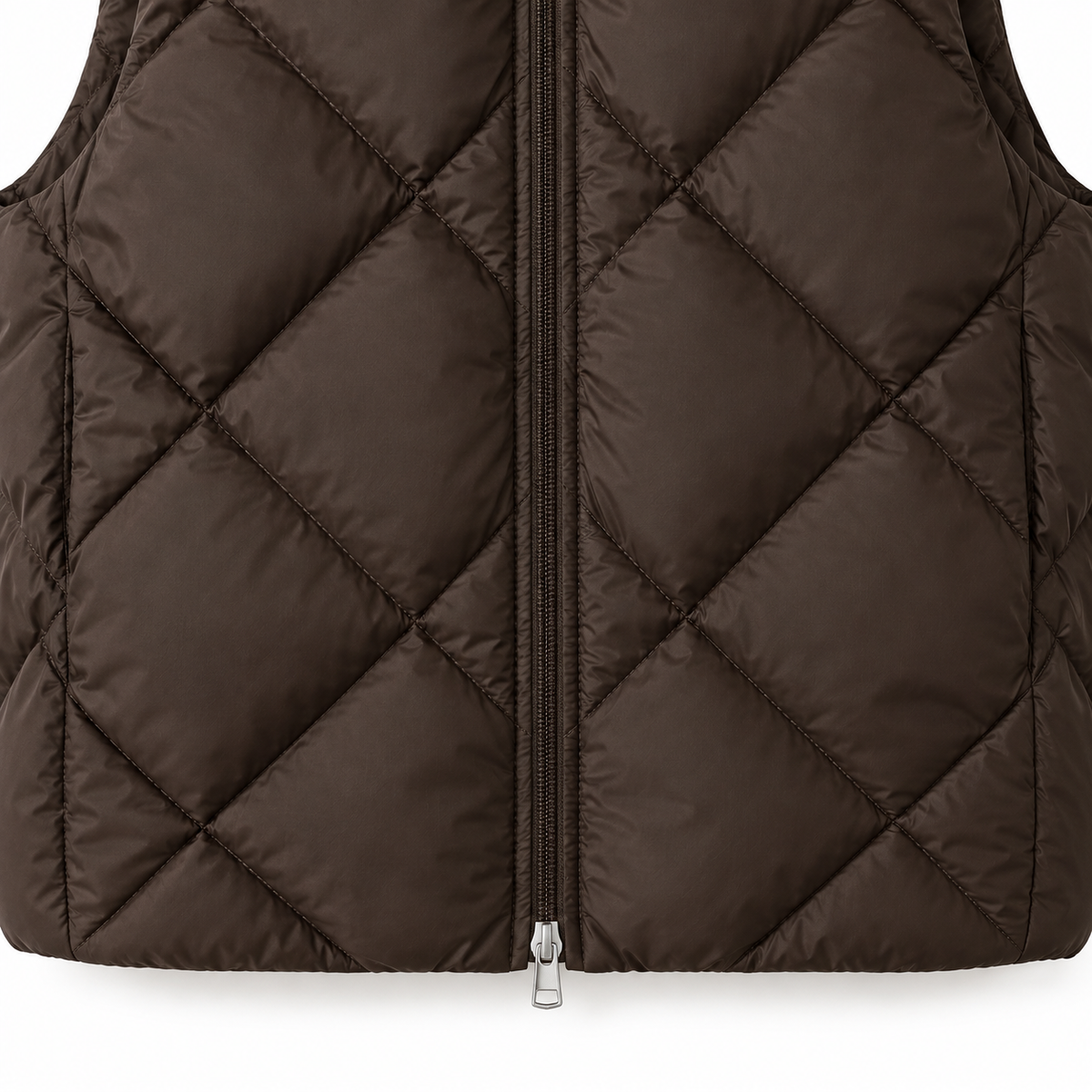 The Iris Quilted Gilet - 深棕色 - lower zip detail